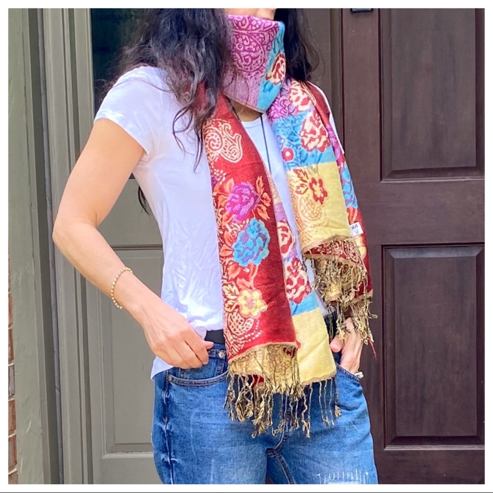 Absolutely gorgeous Print Pashmina Scarf/Shawl - Picture 3 of 8